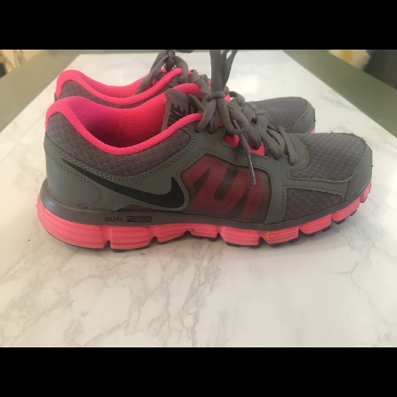 NIKE dual fusion ST2 dark grey hot pink - Picture 1 of 2
